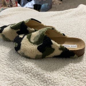 Steve Madden Vesa faux fur slides camo 10